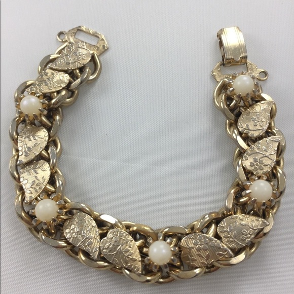 Textured Leaf Design Vintage Bracelet - Picture 1 of 5
